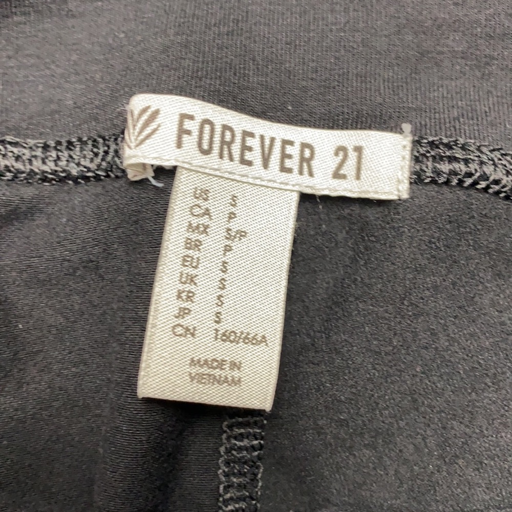 NWOT: FOREVER 21 Black Activewear Legging Capris Size: Small - Picture 14 of 17